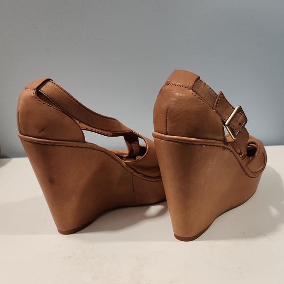 Born Size 38 Elegant Tan Women's Platform Sandals - Picture 4 of 8